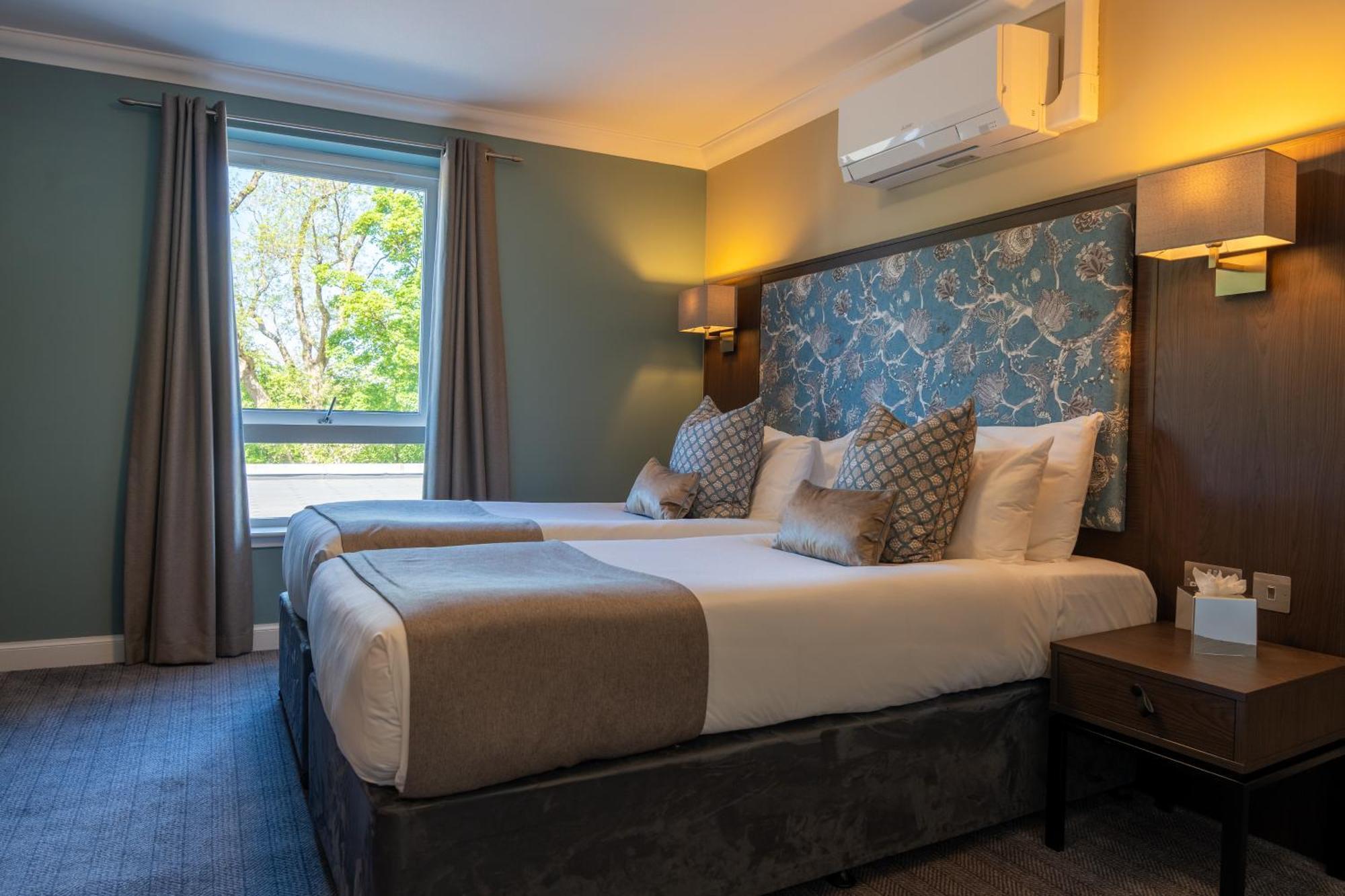 Hotel Nevis Bank 4*